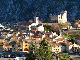 Greolieres_village.jpg