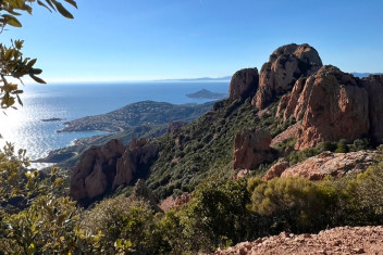 Pic du cap Roux.png